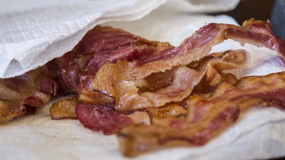 Bruker du tørkepapir når du steker bacon? Dette må du være oppmerksom på