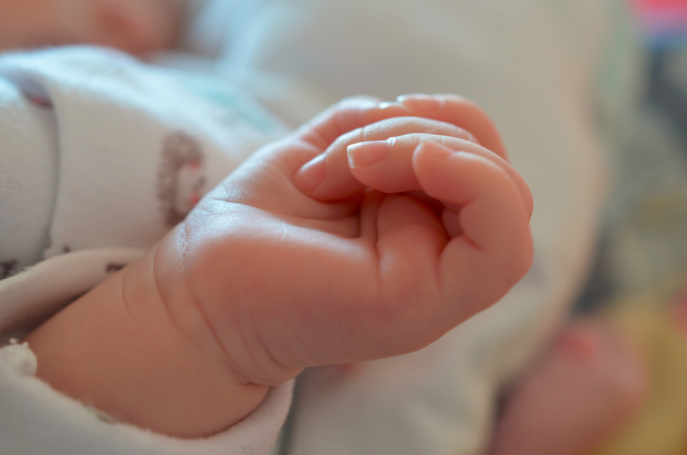 Par satte baby til salgs på nettet: Politimann spurte om prisen og fikk et sjokkerende svar