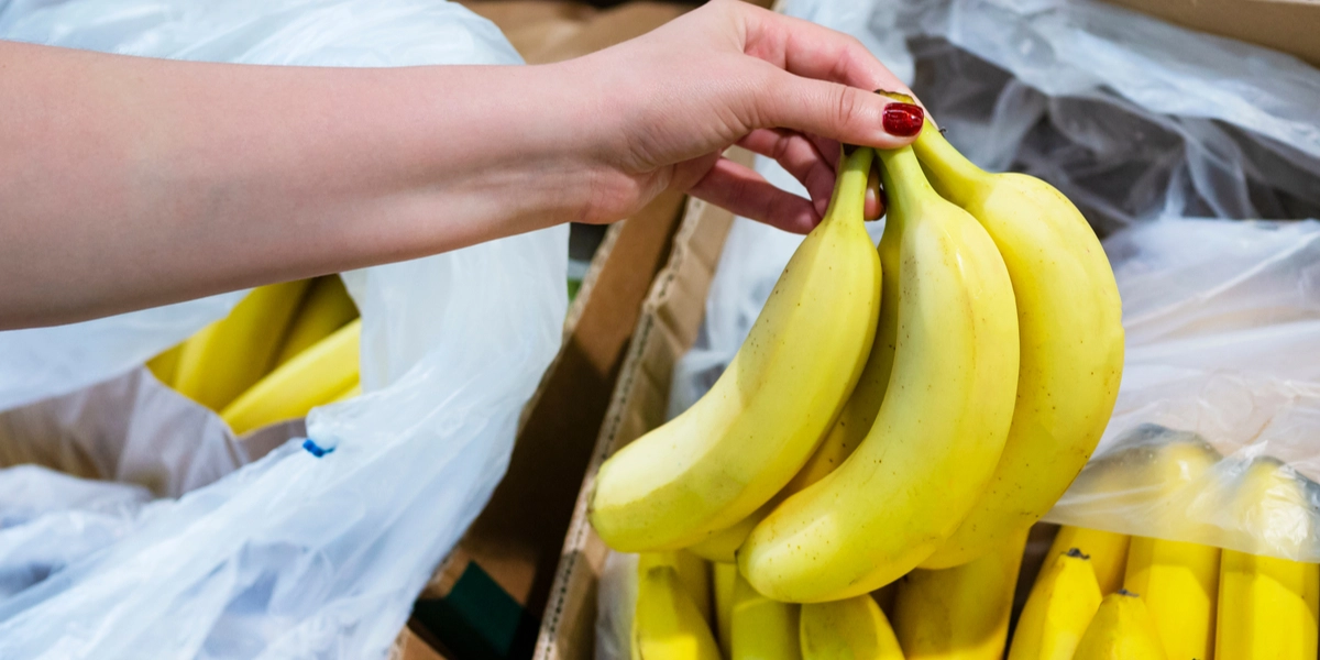 Kan holde dem friske i opptil 14 dager: Slik bør du oppbevare bananer