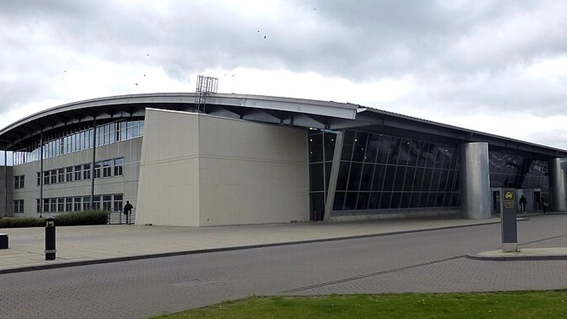 Billund flyplass evakuert etter bombetrussel: Nå kunngjør politiet nyheter i saken