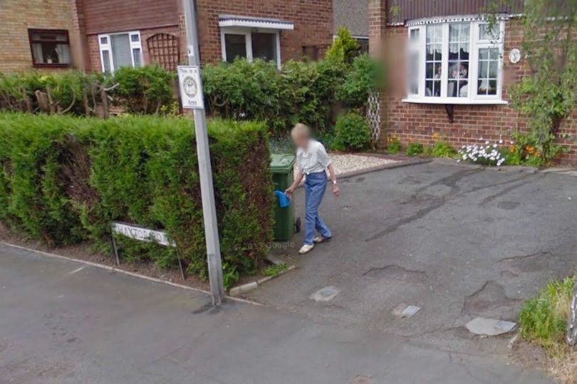 Denise i sorg over sin mors død – inntil hun så henne vanne planter i hagen på Google Streetview