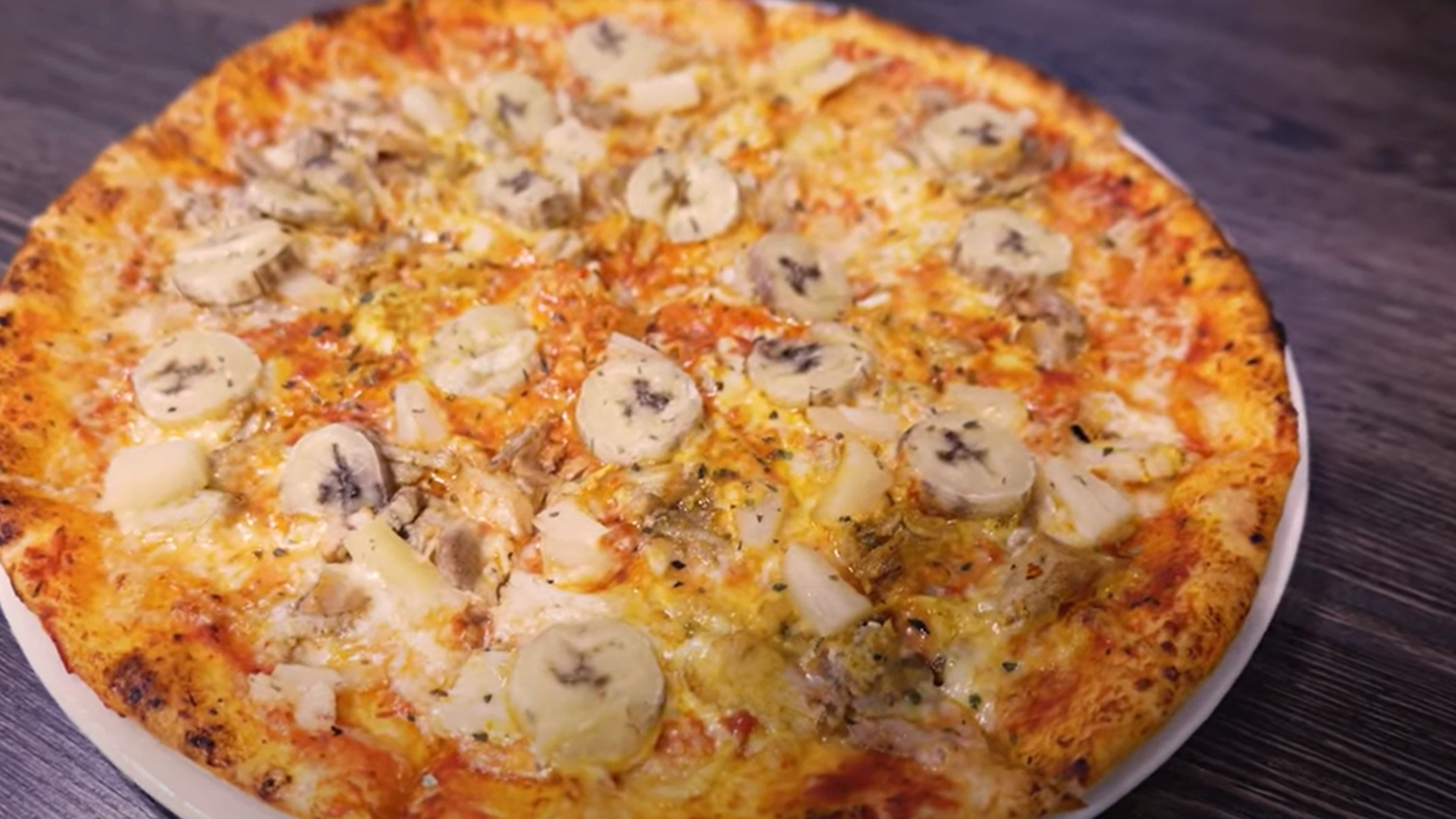 Feire Pizzaens Uke med svenskenes bananpizza? Syns du det frister?