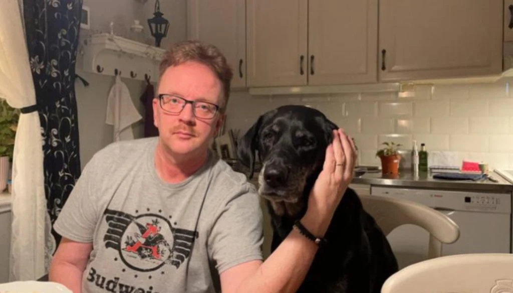 Mann lå døende på gulvet: Så viser Gibson hvorfor hunden er mannens beste venn