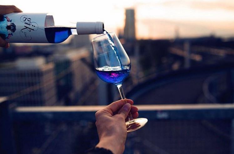 Glem rødvin og hvitvin: Her er den nye fargen på vin som slår godt an