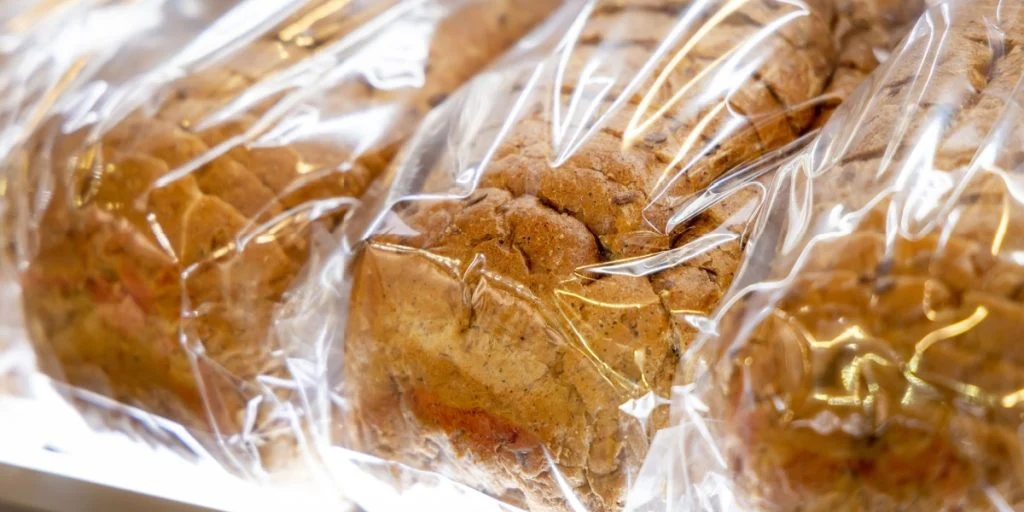 Verken i plastpose eller brødkurv: Her er bakerens enkle tips for å holde brødet ferskt lenger