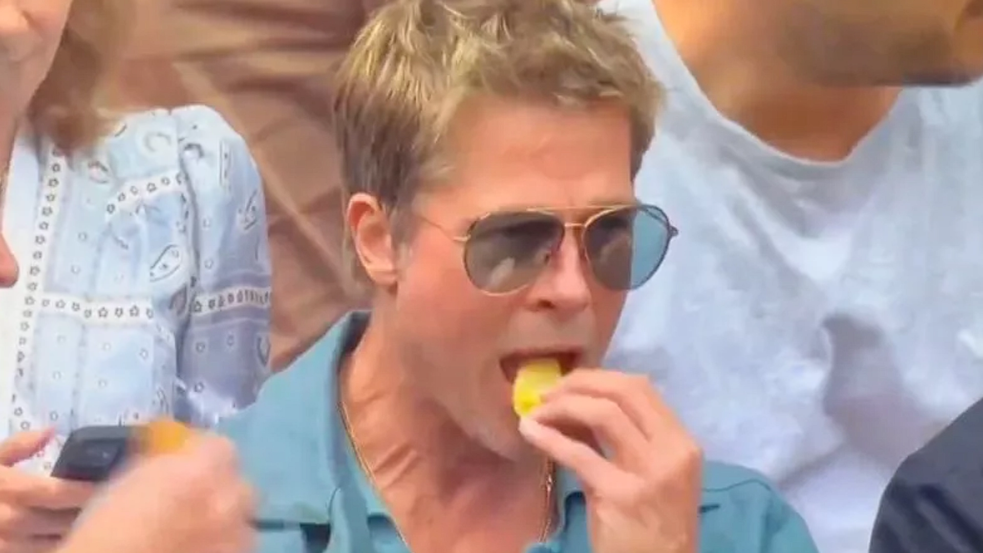 Chipsspisende Brad Pitt stjal oppmerksomheten under Wimbledon-finalen