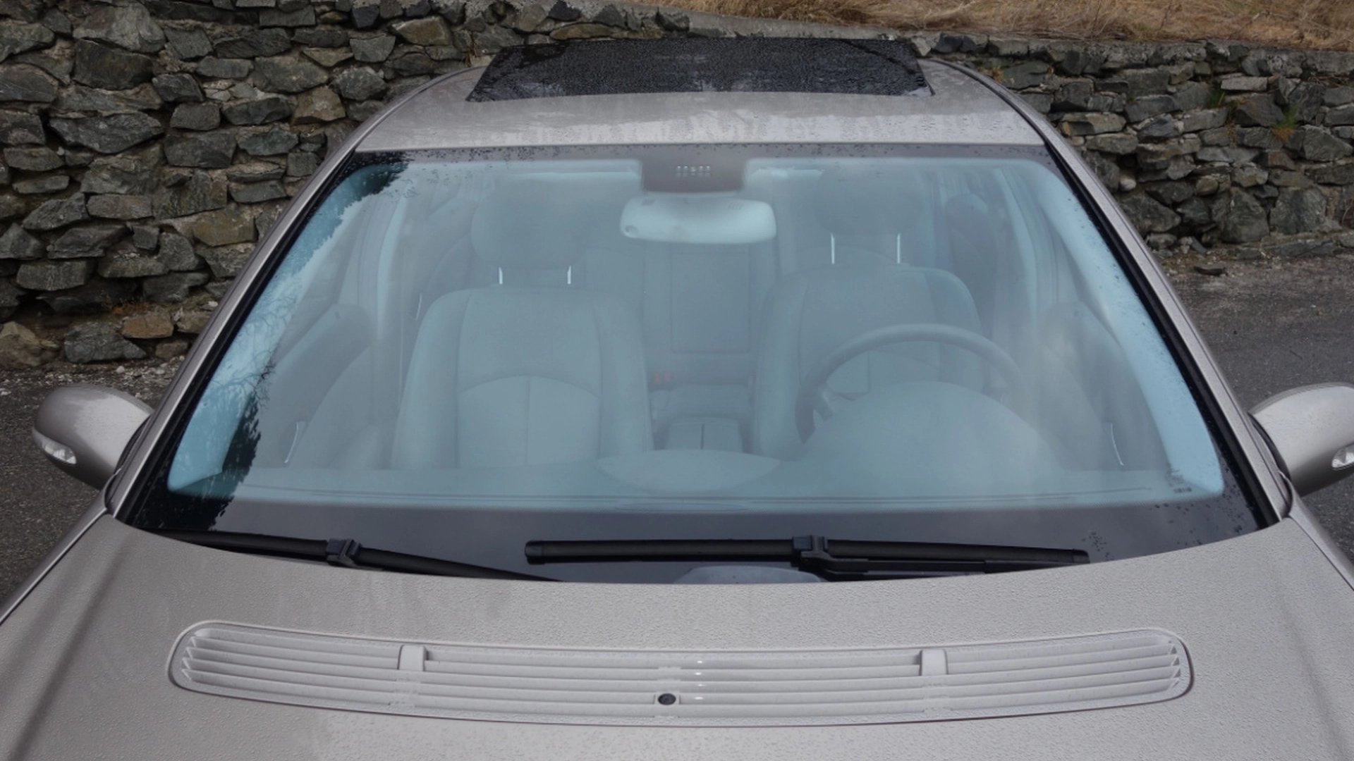 Ta med deg et håndkle i bilen – og legg det på denne plassen når du har parkert