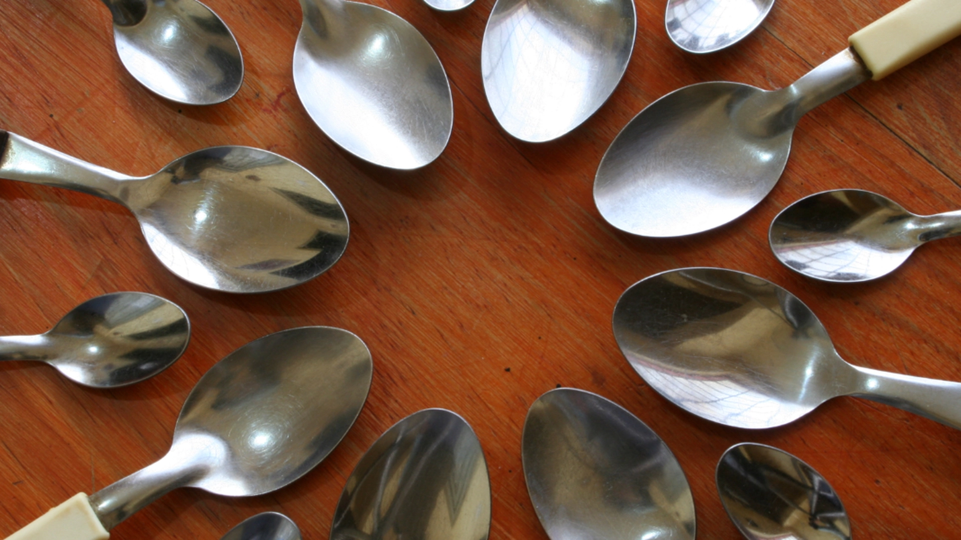 Derfor bør du plassere en teskje sukkervann i hagen eller på balkongen