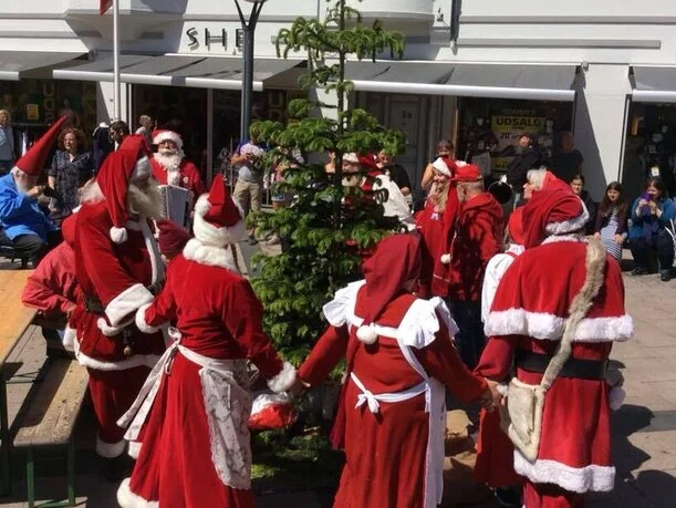 Derfor feirer flere og flere jul i juni