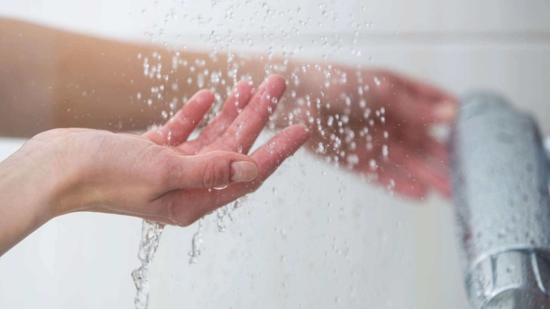 1/3 av vårt varmeforbruk går til det – 5 gode tips for å spare når du er i dusjen