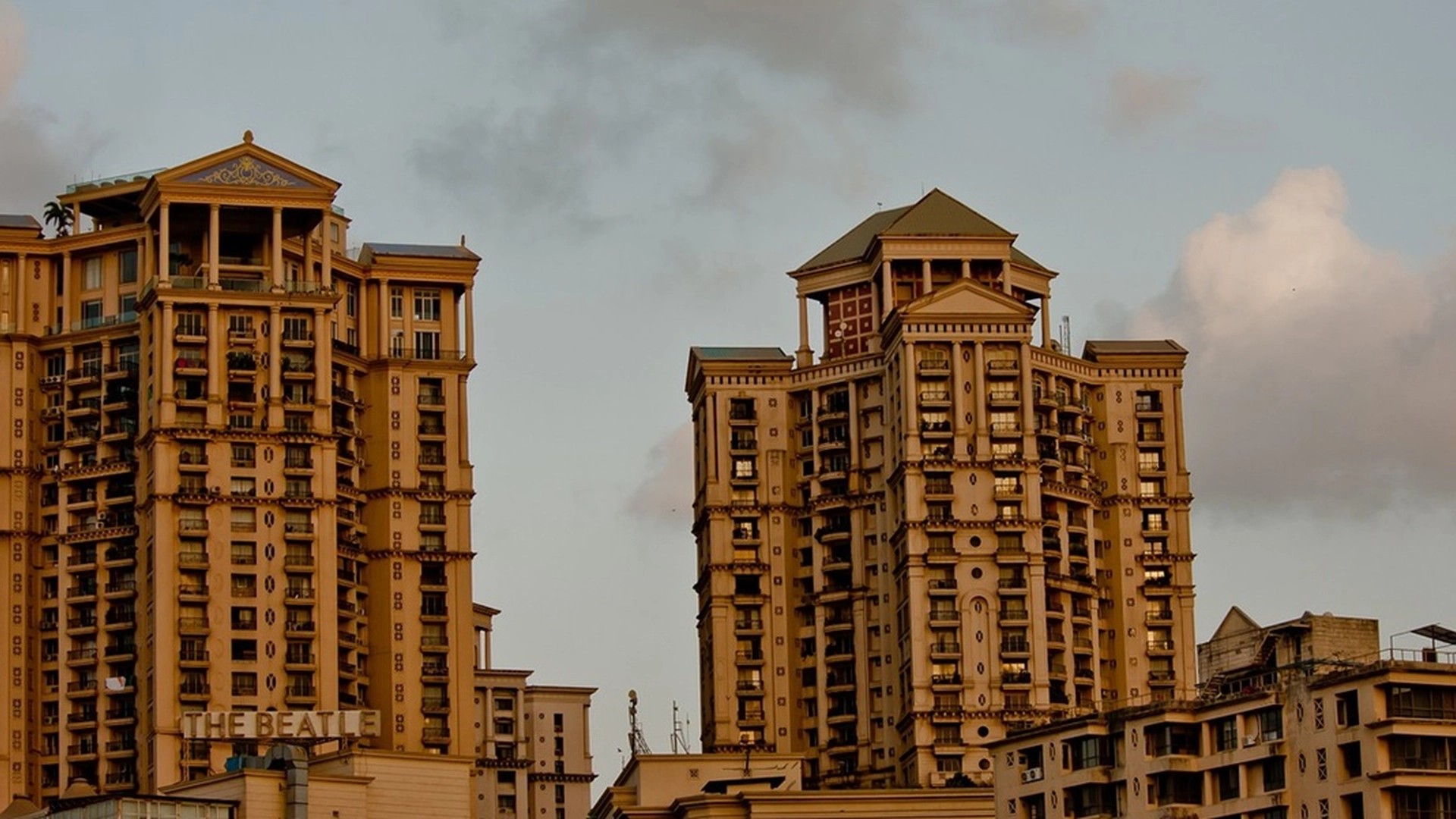 Mumbai har verdens største heis – du vil aldri gjette hvor mange mennesker den har plass til