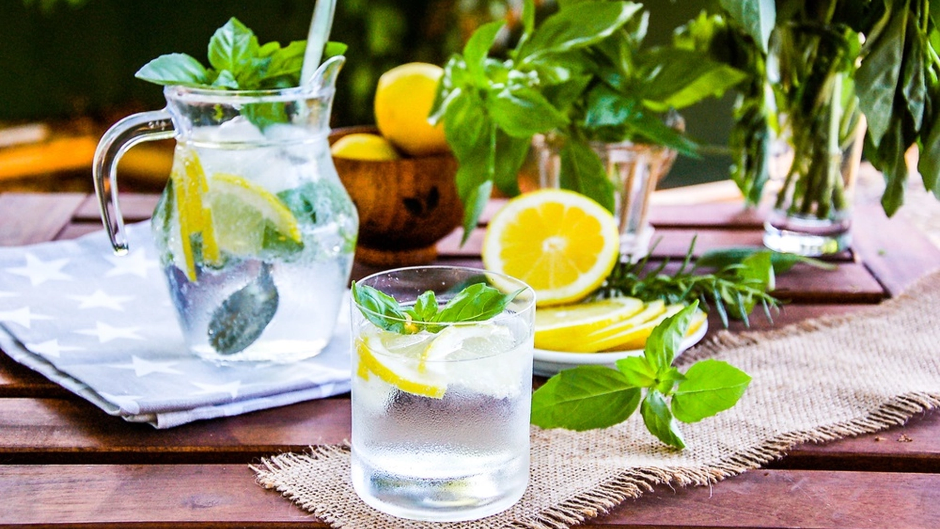 Hjemmelaget limonade: Den ultimate sommerdrinken