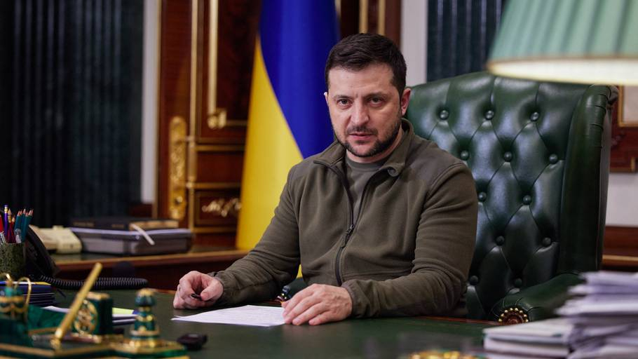 Zelenskyjs fleece genser solgt for svimlende beløp