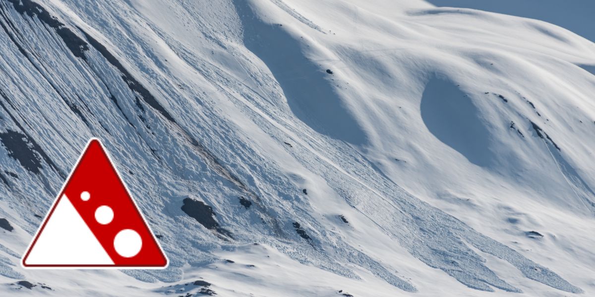 Flere hundre er isolert etter snøskred: La bilen stå!
