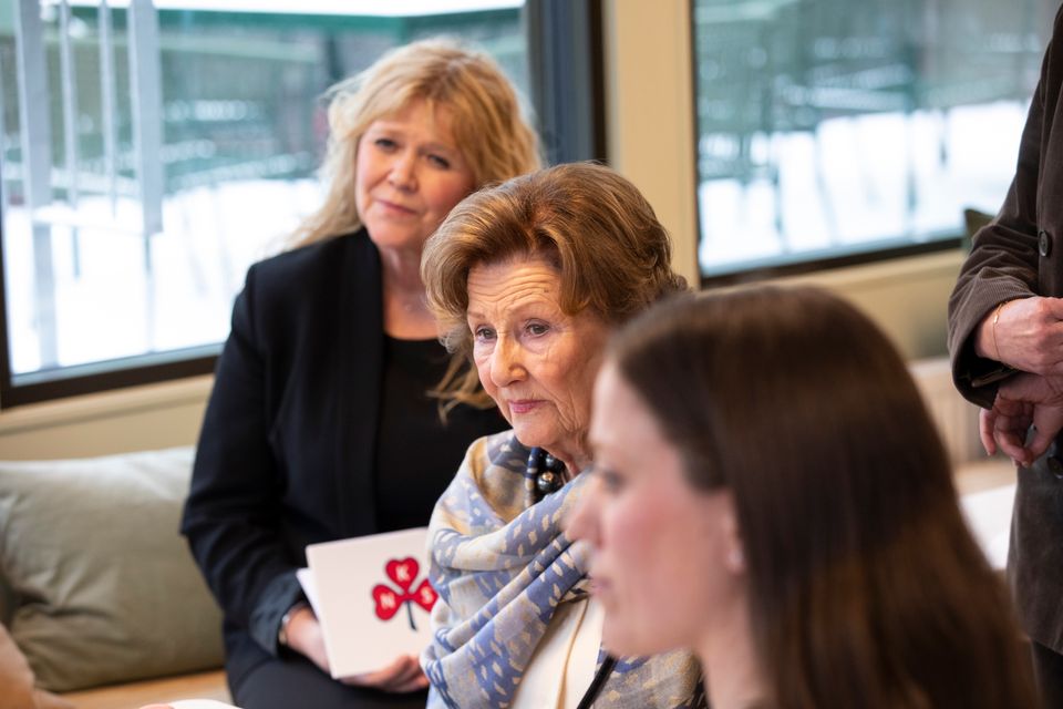Dronning Sonja hylles for å gå sin egen vei