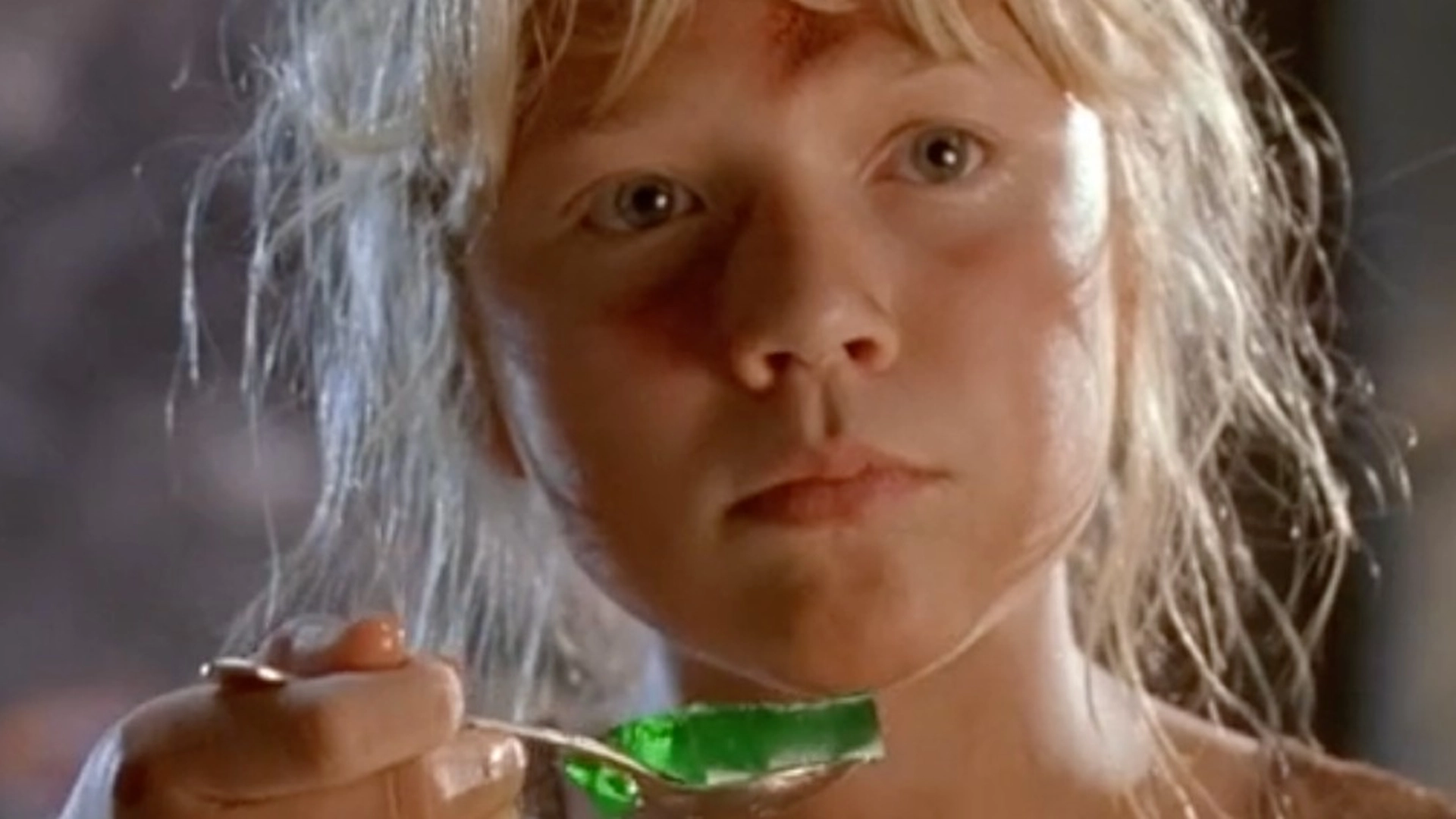 Jurassic Park-fans føler seg gamle når barnestjernen gjenskaper en spesiell scene i en alder av 43
