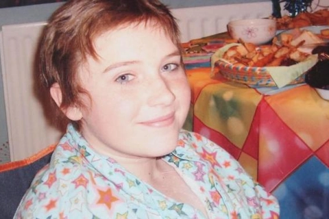 11 år gamle Michelle får mensen: Uker senere, roper hun på moren fra badet