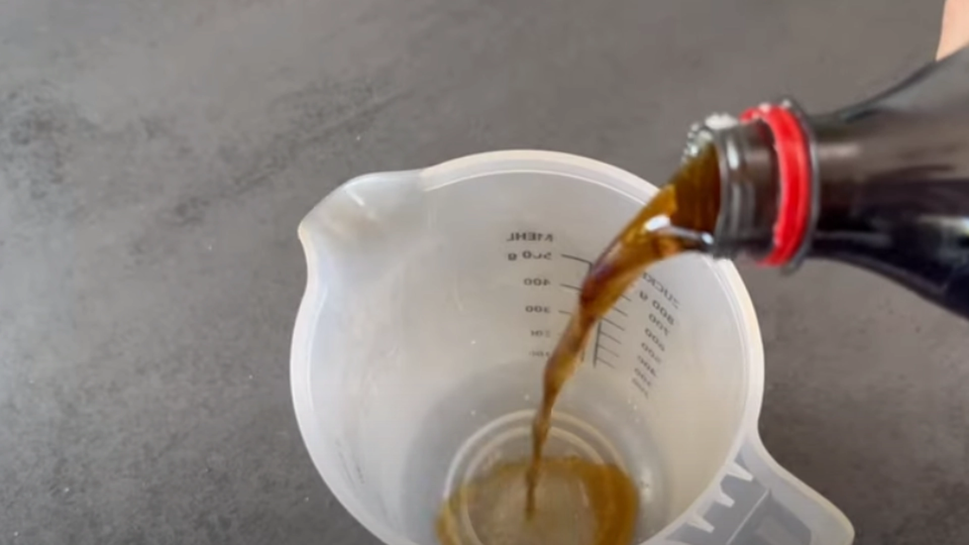 Finnes på alle kjøkken: Når du blander det med Cola og ser magien skje vil du gjøre det samme