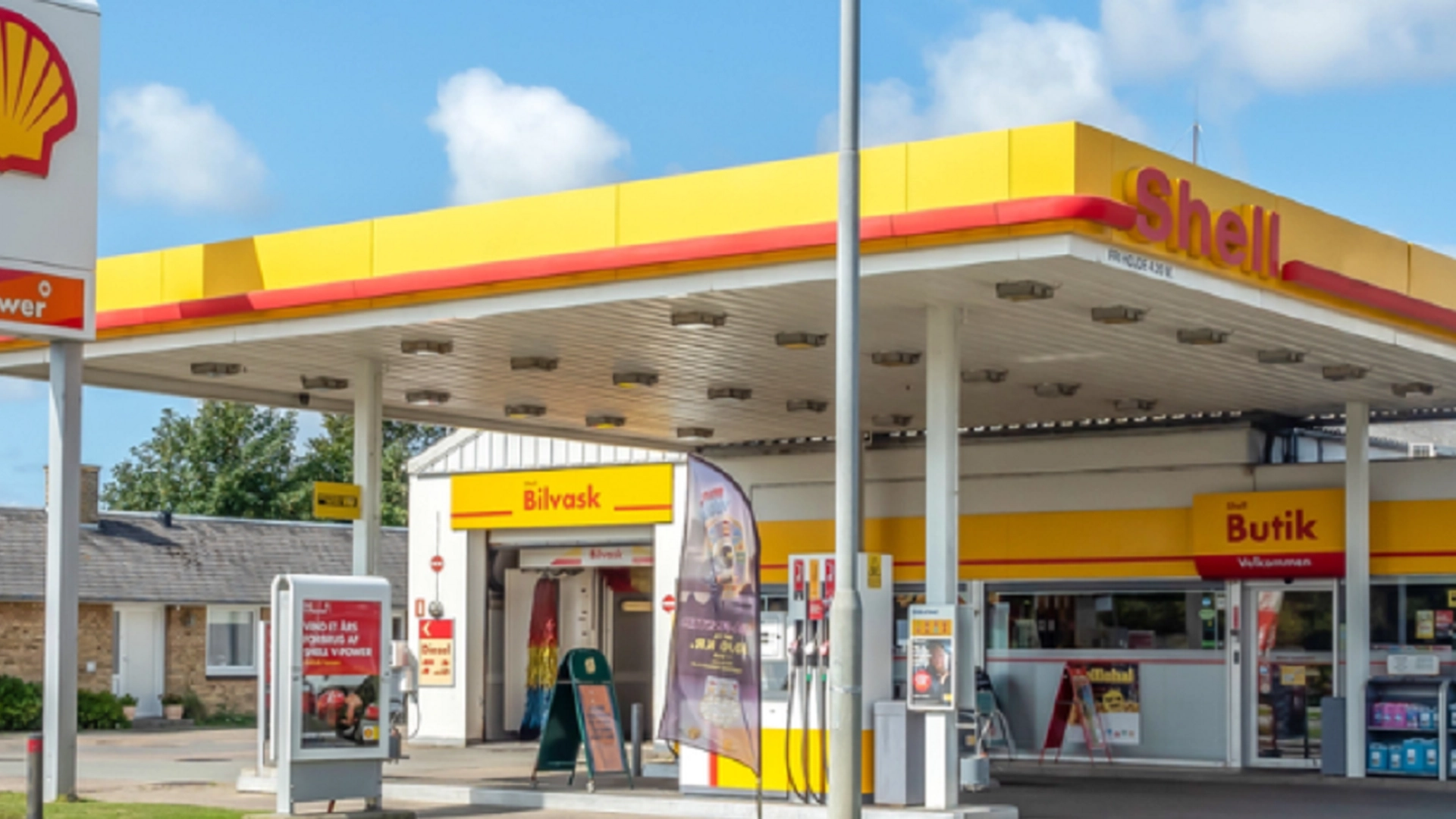 Politiet rykket ut til Shell bensinstasjon: Mann angrepet med øks
