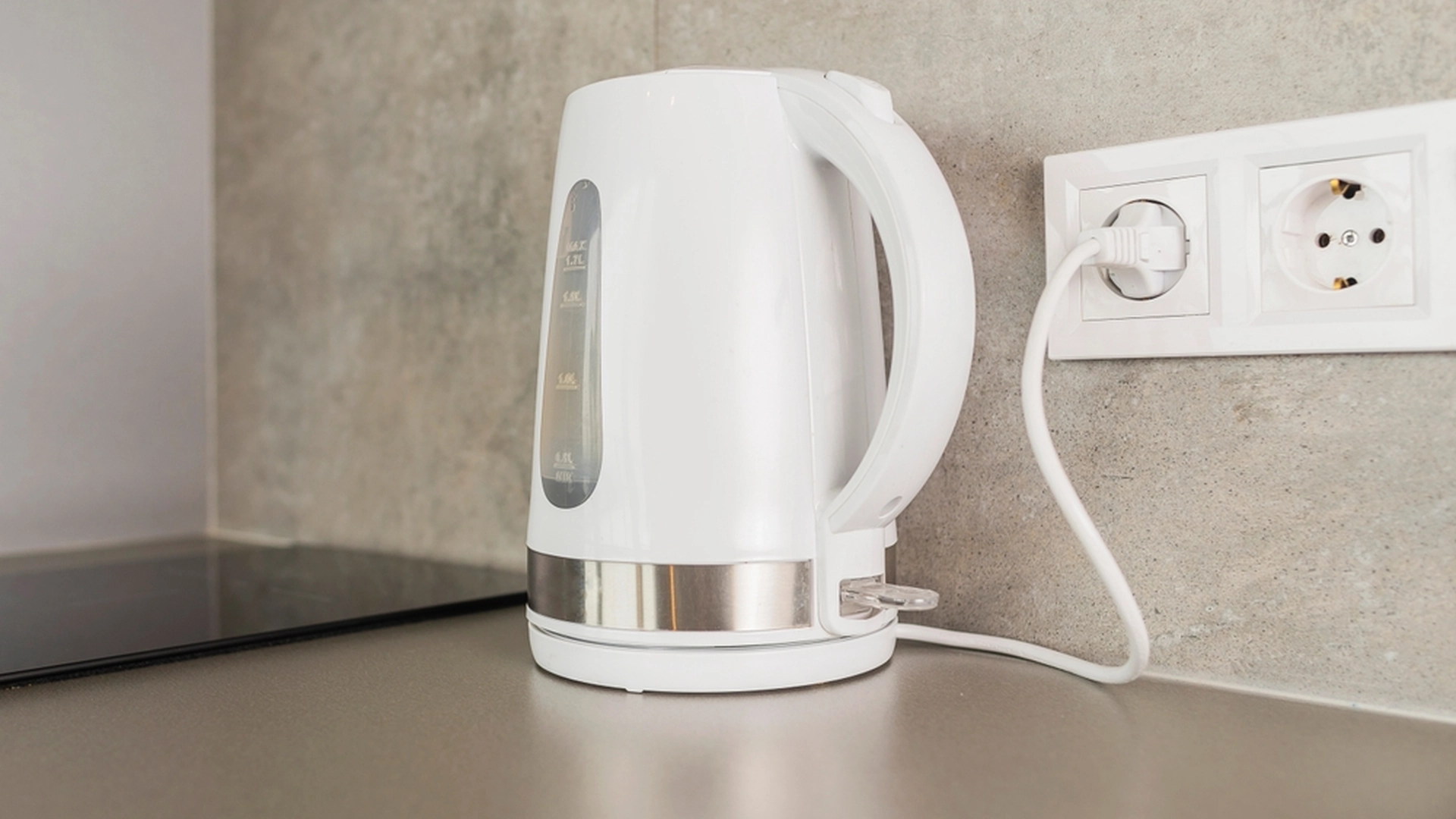 Her er grunnen til at du aldri bør bruke vannkoker på hotellet