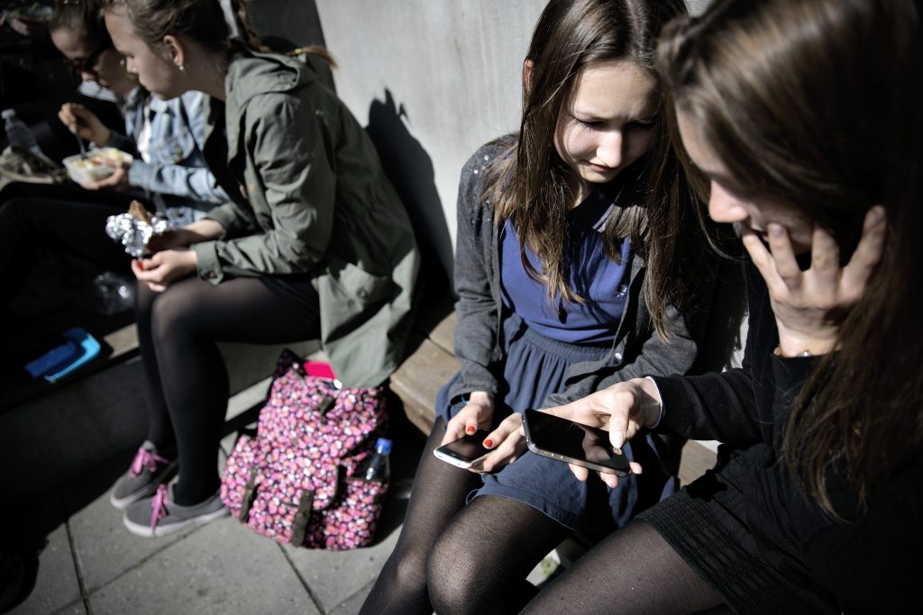 Dansk skole innfører totalforbud mot mobiler