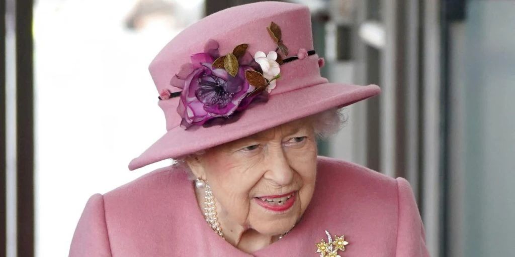Troneskifte på vei? Dronning Elizabeth forbereder Charles til å bli konge