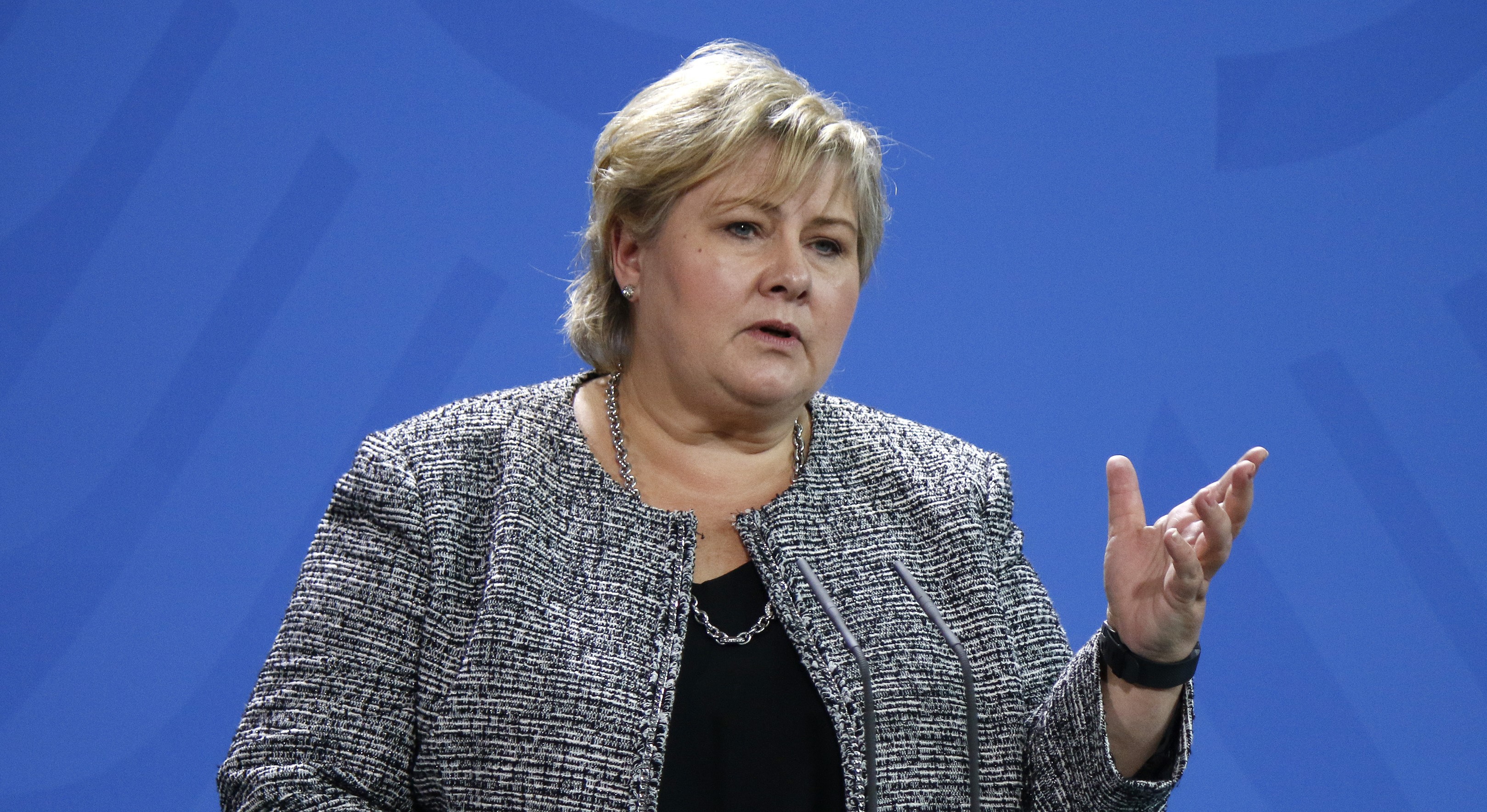 Erna Solberg knakk sammen under pressemøte: “Har ikke vært ærlig”