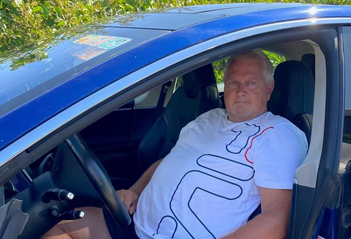 Esben dro på ferie i Teslaen sin: Endte opp som en ‘død mann’