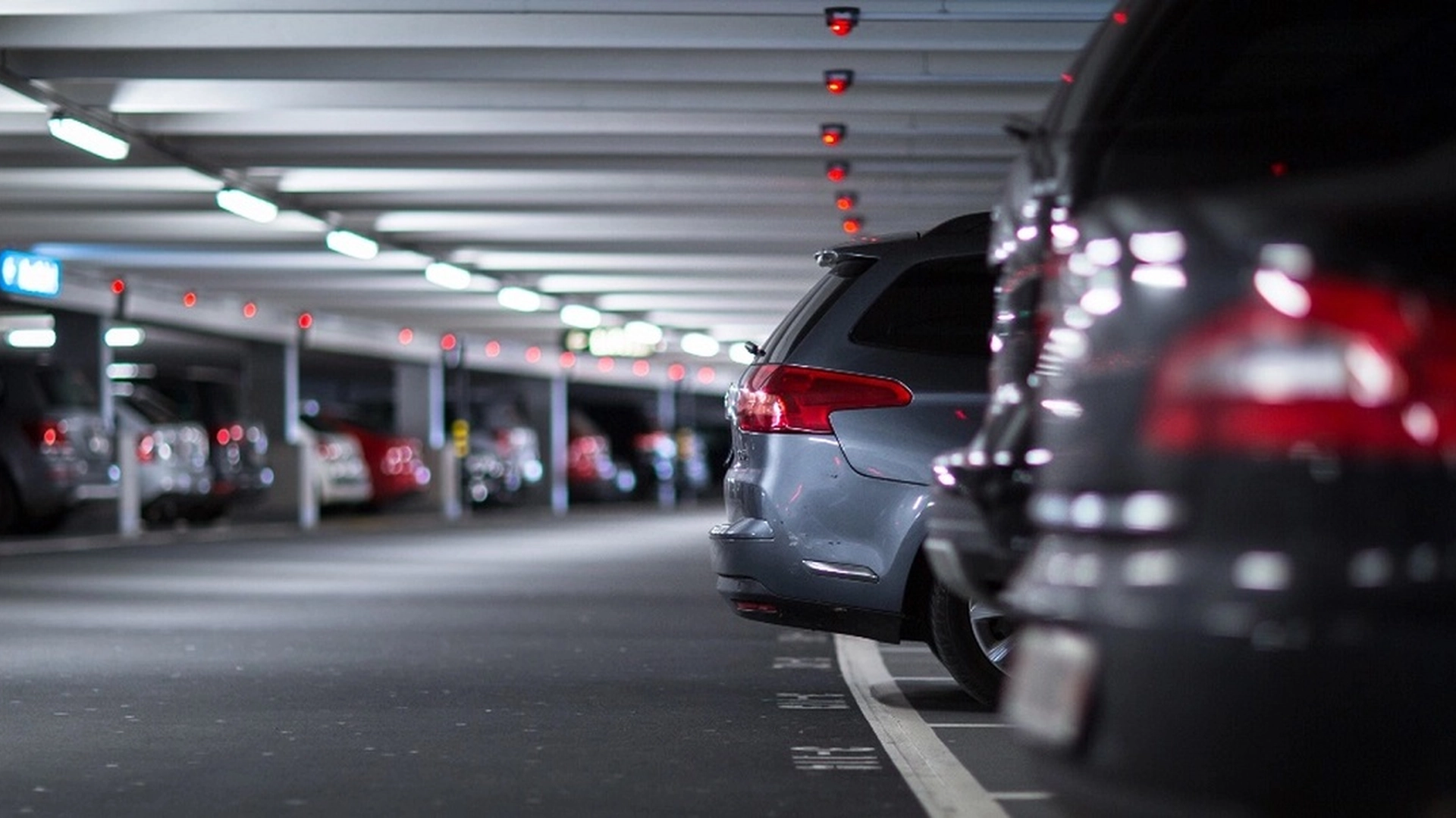 Paret forlot bilen på flyplassens parkeringsselskap: Fikk et sjokk da de kom hjem fra ferie