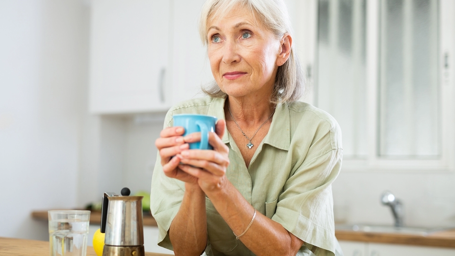 Denne drikken bør eldre styre unna: Dårlig for beinene