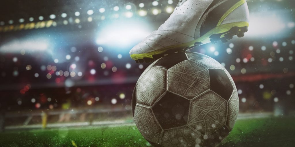 Fotballstjerne i kritisk tilstand: Knivstukket i supermarked