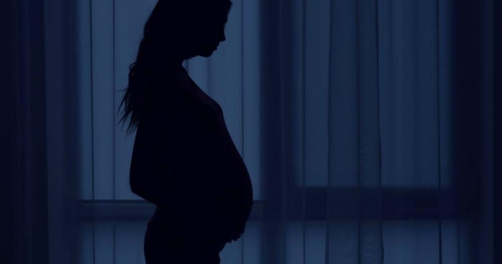 11 år gammel jente har født storebrorens barn