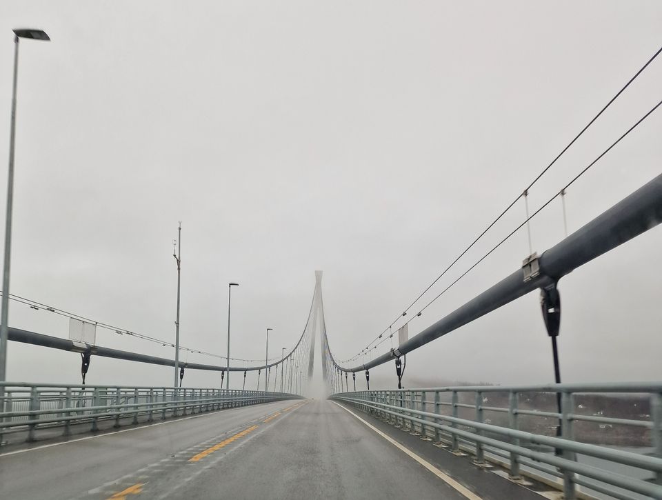 Stenger bru for å løse asfalt-mysterie