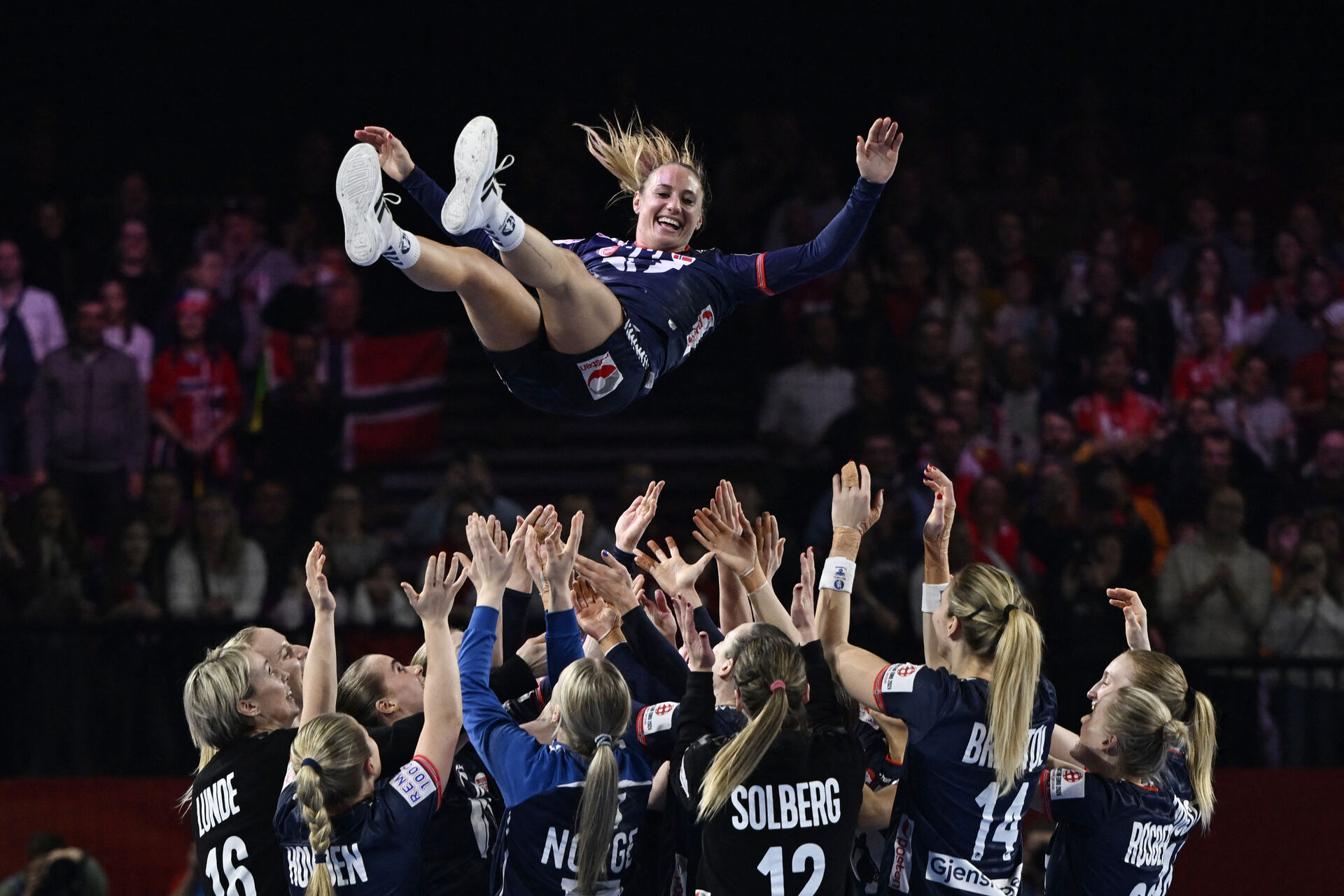 Håndballstjernen Camilla Herrem om brystkreften: Et sjokk!