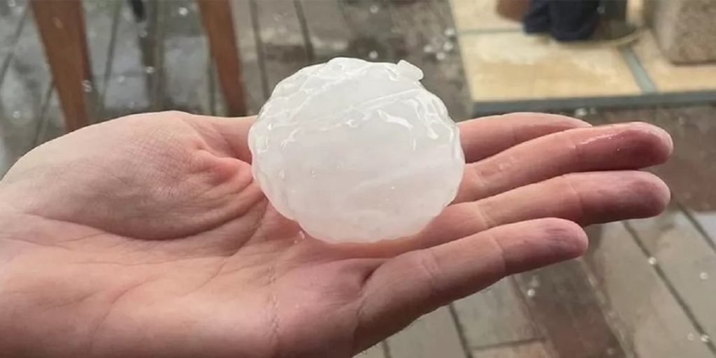 1-åring drept av gigantisk hagl