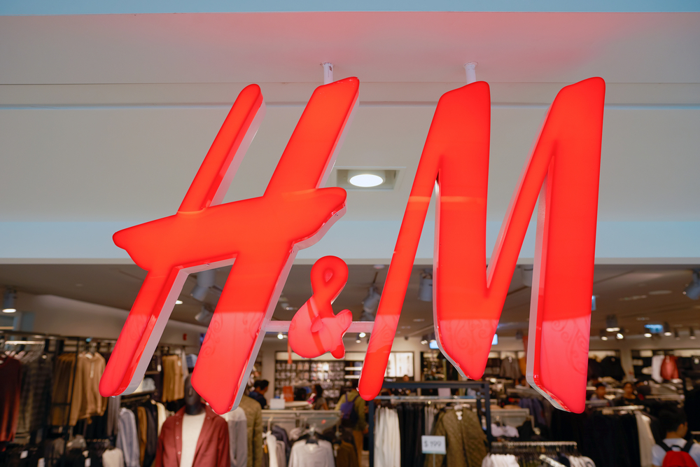 Jenni frustrert over barnetøy på H&M: ‘Datteren min skal ikke løpe rundt med fritt innsyn til rompa!’