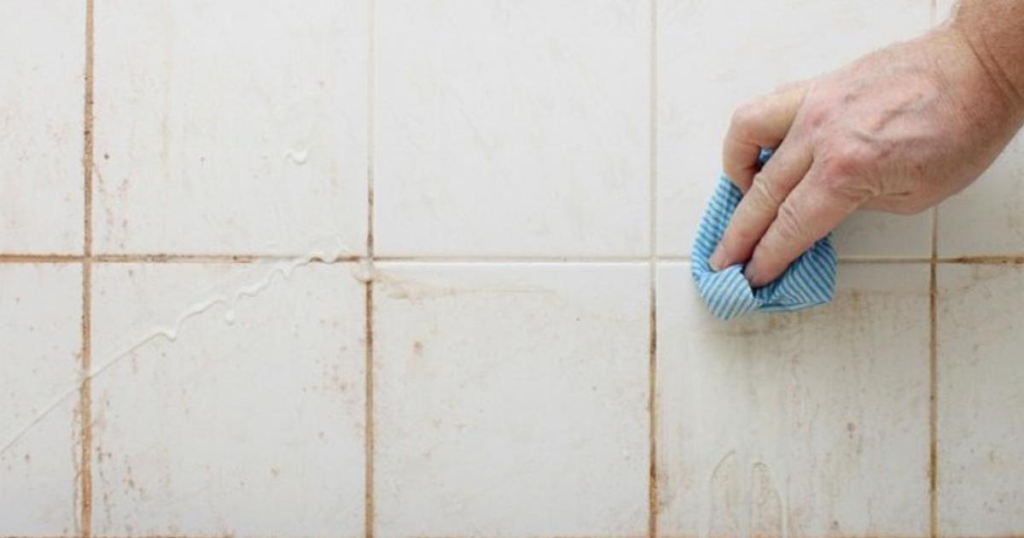 Til deg som hater å vaske badet – dette trikset er så latterlig enkelt at det nesten gjør vondt