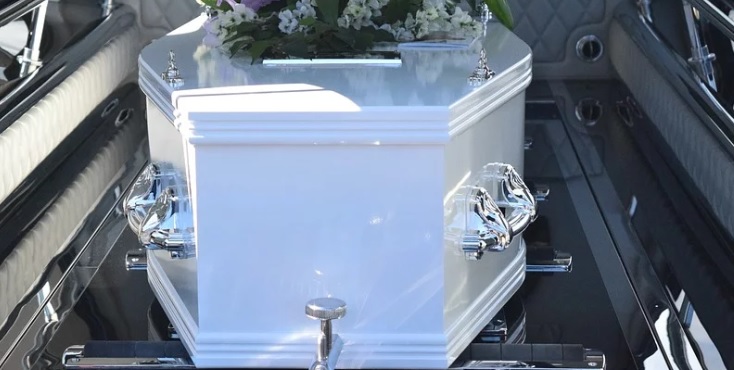Familie og venner skulle begrave Shay, plutselig banket det inne fra kisten
