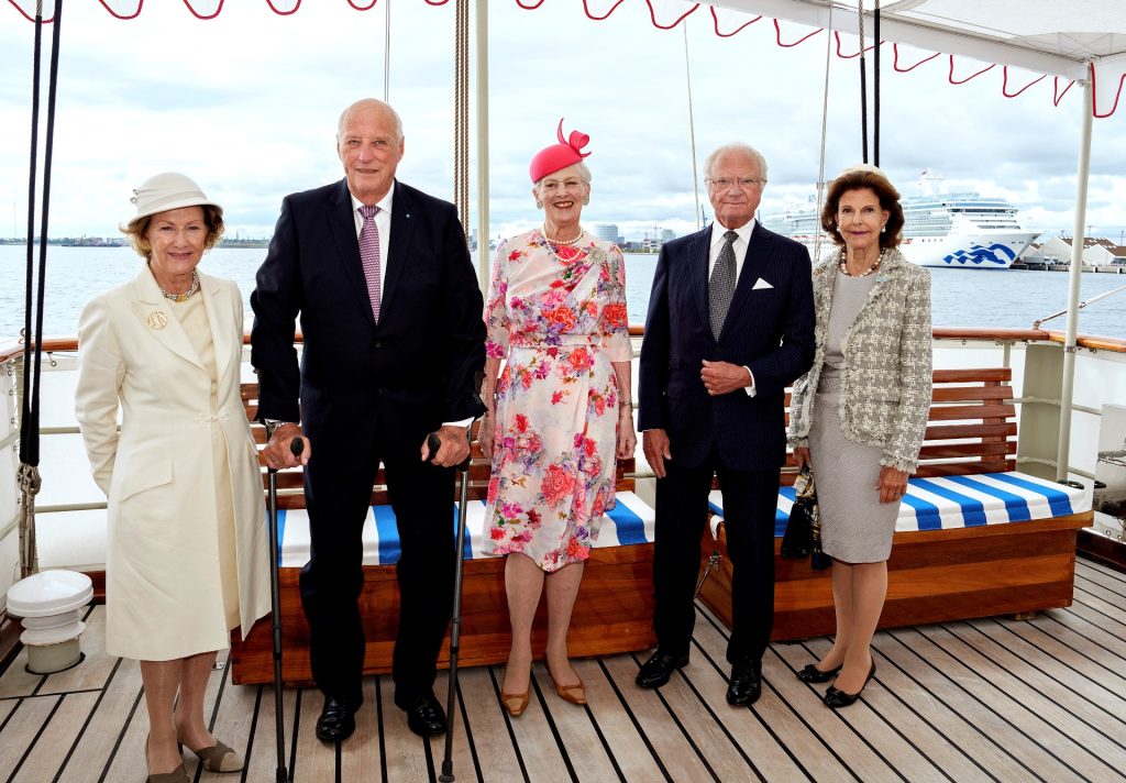 Statsminister i stor tabbe: Kalte dronning Margrethe for…