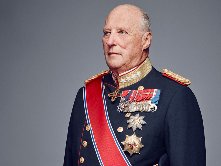 Derfor hedres kongen med medalje