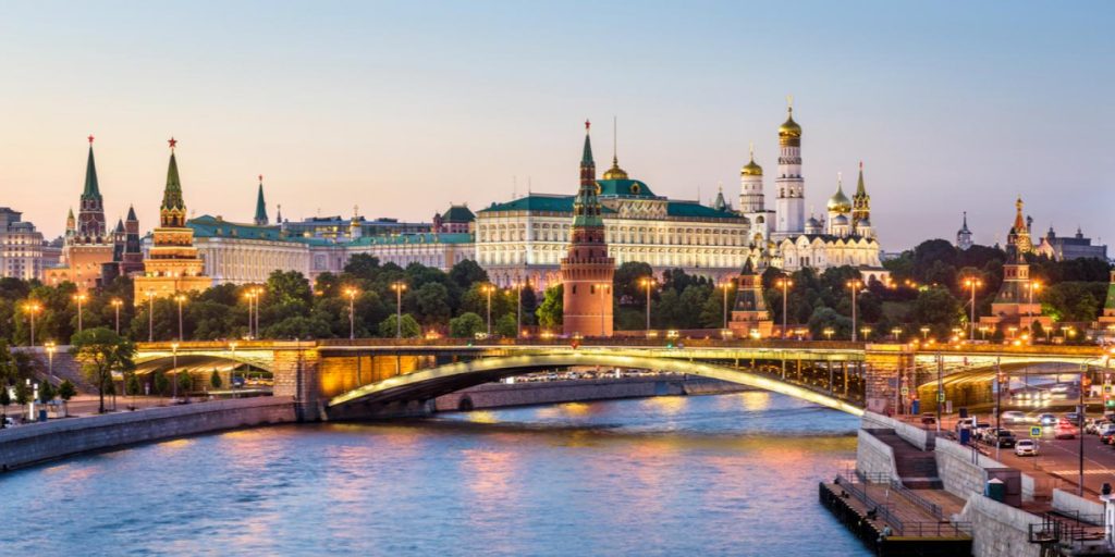 Advarer: Forlat Russland så fort som mulig