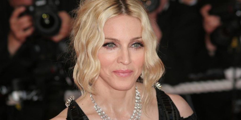 Madonna gjør det igjen: Kaster fillene og overlater ingenting til fantasien