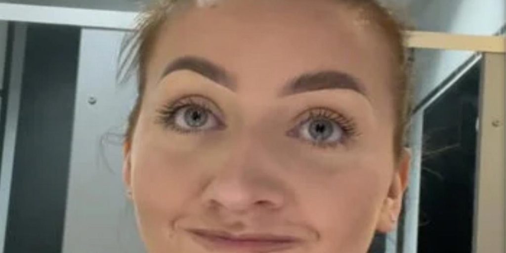 Kvinne brukte sminketriks fra TikTok med lim: Det angret hun på