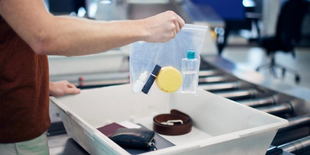 Nå droppes 100 ml-regelen på flyplasser