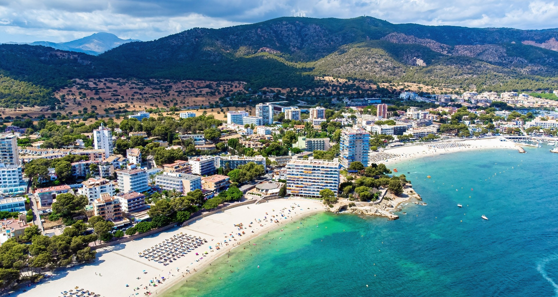 Ferieparadis sjokk: Voldtok sønnens venn i Magaluf
