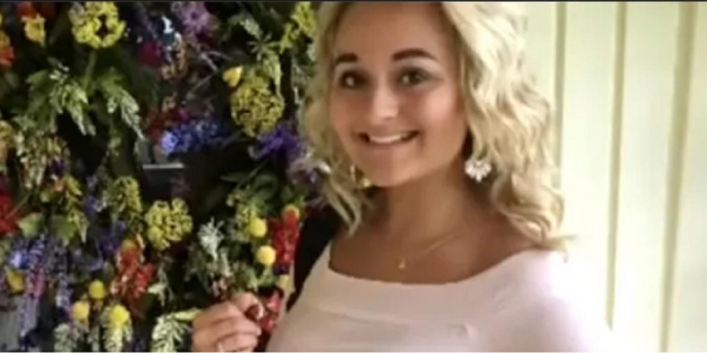 22 år gammel mamma ydmyket etter å ha delt bilde av seg selv før hun fikk barn: «Har du blitt lat?»