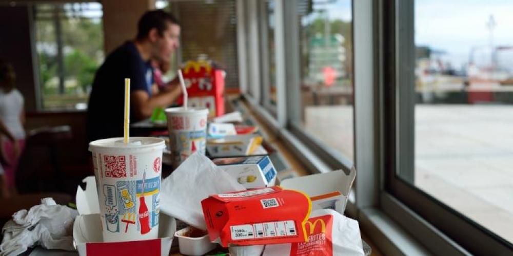 Kvinne kjøper en meny for en hjemløs person på McDonald’s – angrer med en gang