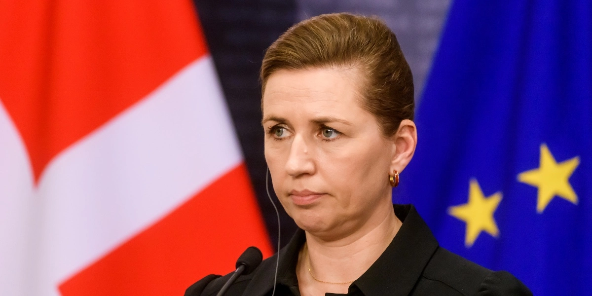 Danmarks statsminister Mette Frederiksen overfalt