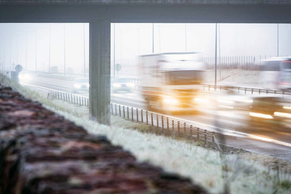 Slik unngår du både bilkøen og ladekøen i påskeutfarten