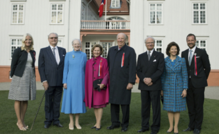 Dronning Sonja gir stor pris til dronning Margrethe